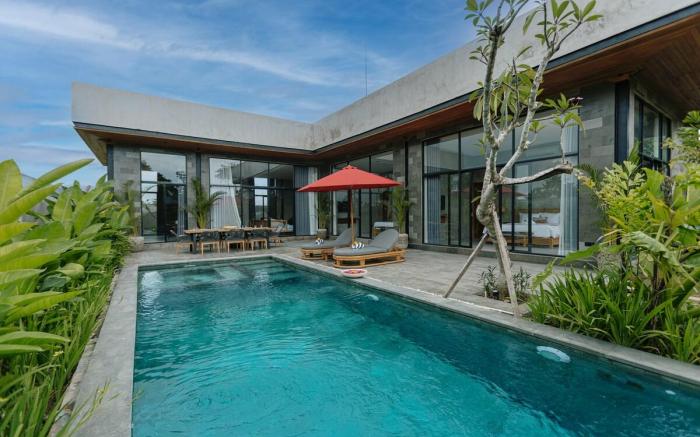 Beachfront Luxury 3 BD Villa by Joshua District 
