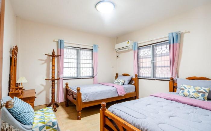 Bangsaphan Paradise Brown House