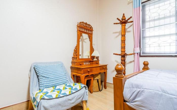 Bangsaphan Paradise Brown House