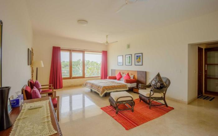 Stunning Hilltop 3BR Villa w Pool and River View