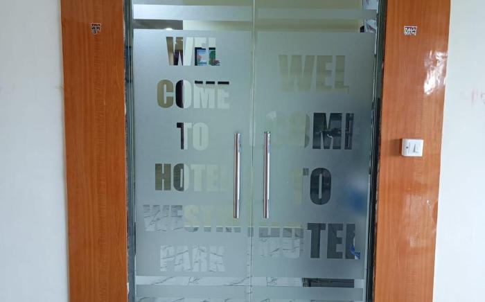 Hotel West Inn Park - Chandlodiya, SG Highway