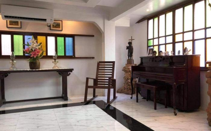Heart of Paete Laguna, Camarero Transient House