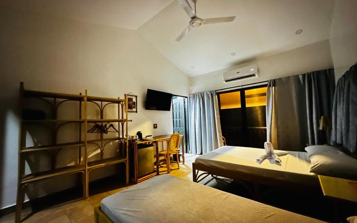 Seaview Moonrise Café & Resort