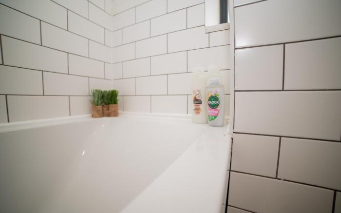 Stylish 3-Bedroom Townhouse in Leeds: Ideal for Leisure & Corporate Stays