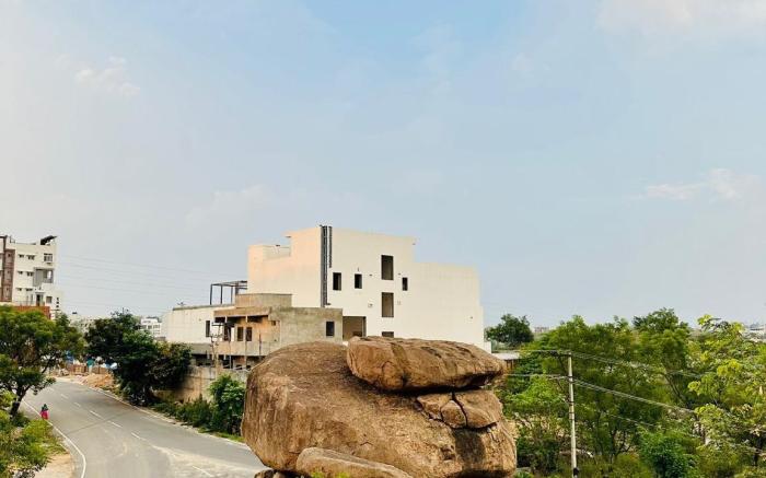 Hill top- 3bhk(Fully Equipped)