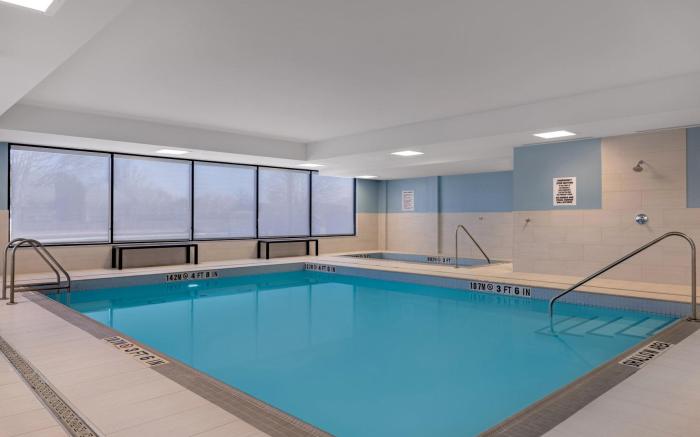 Holiday Inn Express And Suites St.Thomas. By IHG