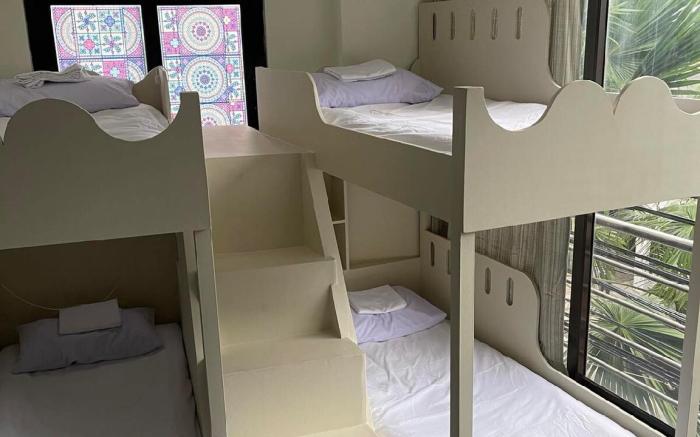 Station 1 Room: 4Beds own CR 1min walk to beach 4f