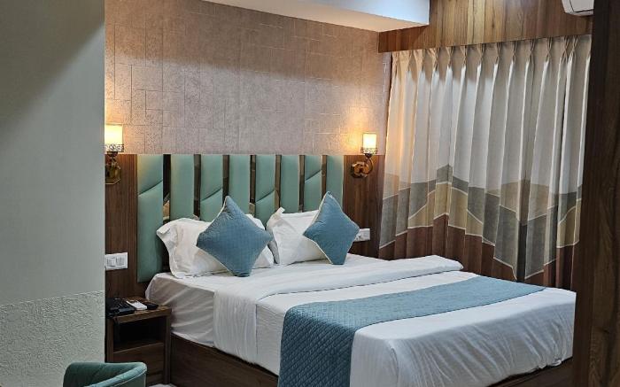 THE EIFFEL HOTEL & BANQUET