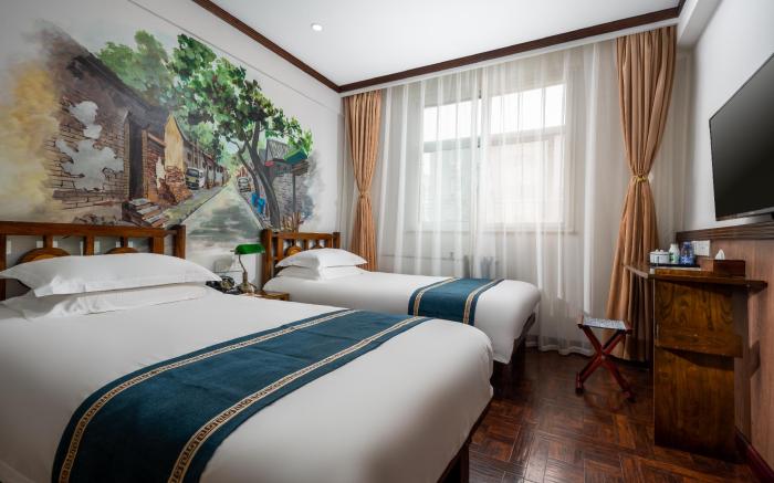 Nostalgia Hotel - Beijing Yonghe Lamasery and Nanluoguxiang Hutong