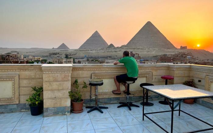Moses Pyramids Inn