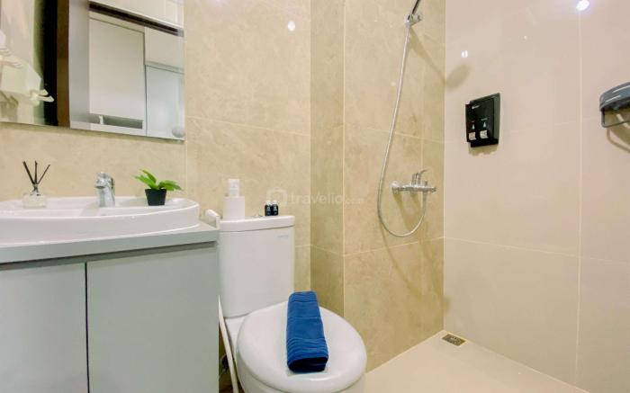 Cozy Studio Apt at Transpark Cibubur By Travelio