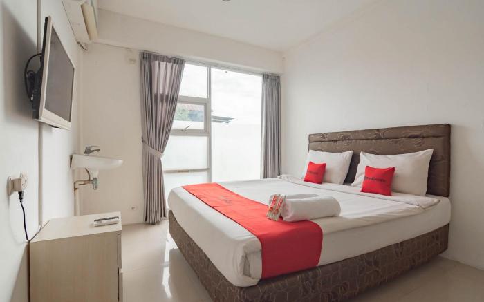 RedDoorz near Trans Studio Mall Bongo Residence