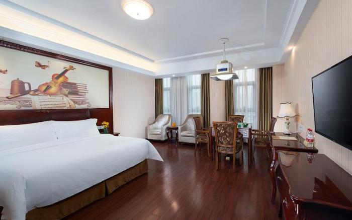 Vienna Hotel Chongqing North Station Creative Park Shangwan Road Metro Station