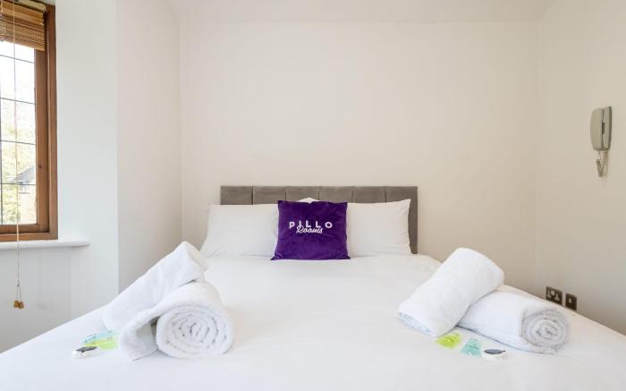 Cosy  Spacious Duplex Apartment near Salford Royal