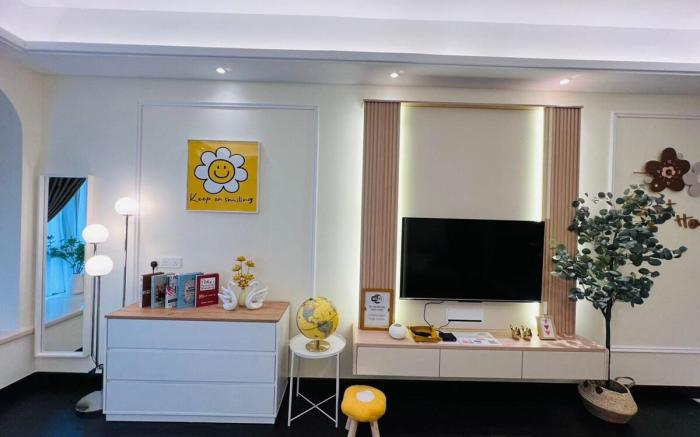 Comfy View Studio unit R&F Seine Region by ANJU