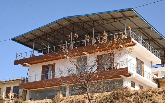 Himalayan Hill Top Resort 