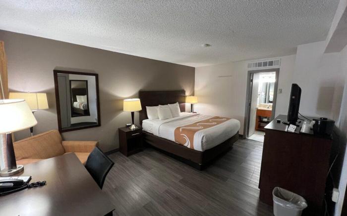 University Quality Inn