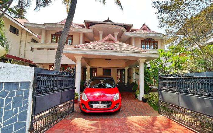 La Casa Luxury Villa at City Centre, 5 kms Airport