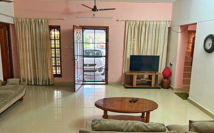 La Casa Luxury Villa at City Centre, 5 kms Airport