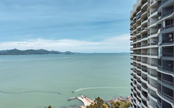 Beach-Front/Ocean-View Apartment in Huizhou 