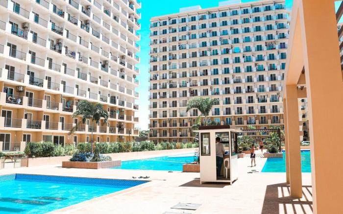Cozy Studio w/ Balcony & Pool near Mactan Airport