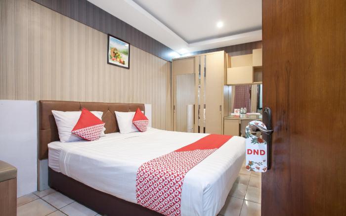 OYO 164 Ang's Residence