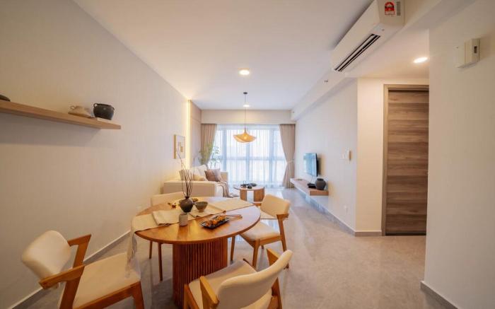 Sleek Japandi Getaway, A Tranquil City Retreat