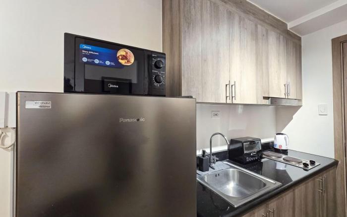 Condotel 1BR Unit w/ Balcony FAME Residences #FM22