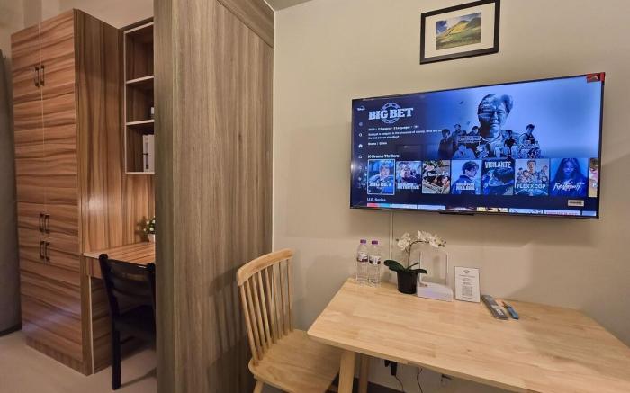 Condotel 1BR Unit w/ Balcony FAME Residences #FM38