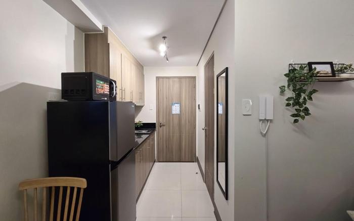 Condotel 1BR Unit w/ Balcony FAME Residences #FM38