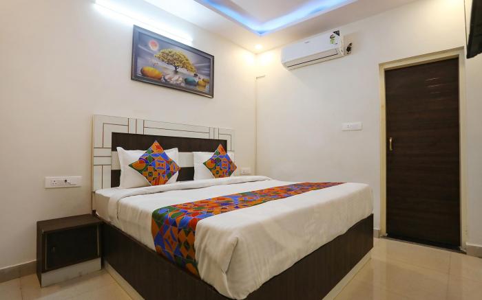 FabHotel The 3 Idiots
