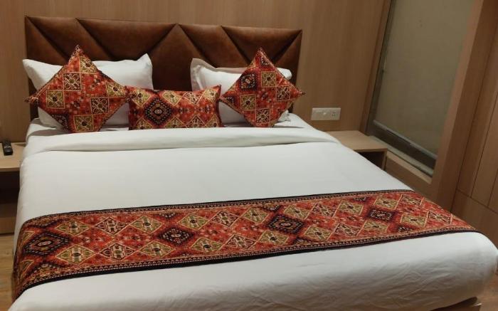 Hotel JR Grand 150 steps from golden temple
