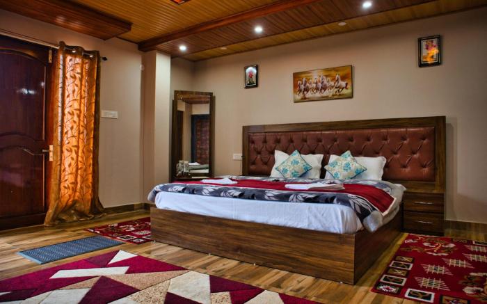 Traditional Hotel & Restaurant