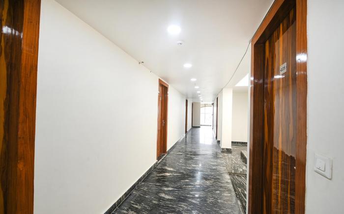 FabHotel Mona Continental - Nr. Laxmi Nagar IT Hub