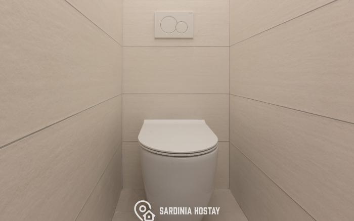 B Room in Cagliari with 1 bathrooms