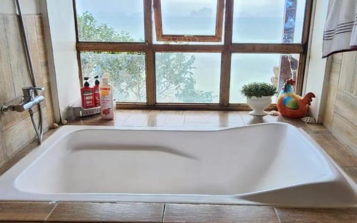 Sunset Beach Treehouse w/ AC and Tub