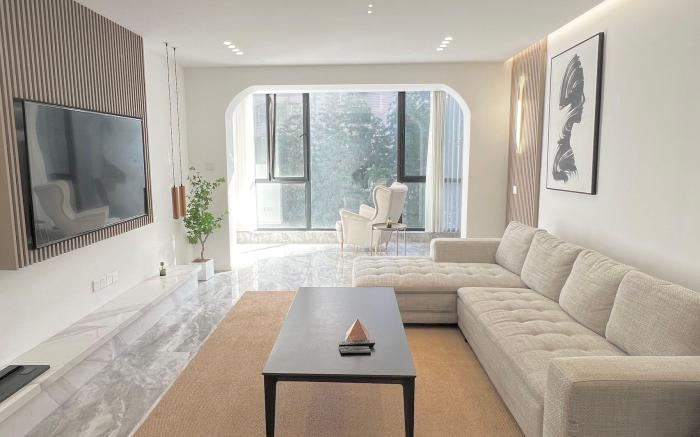 Jing'an Temple modern style apt with floor windows