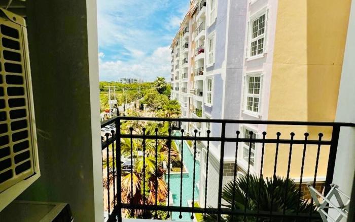 Seven Seas Pool View