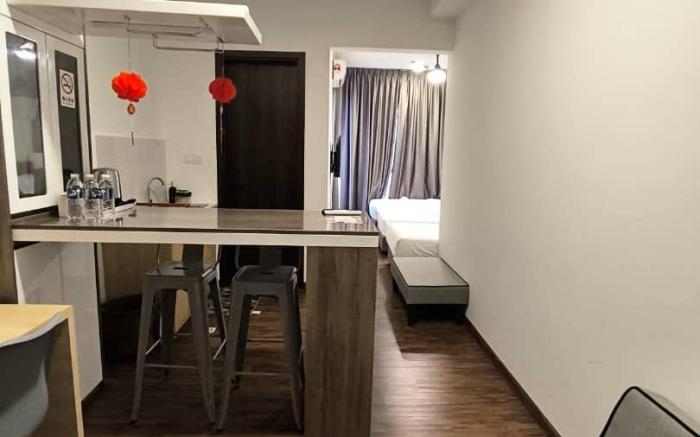 THE HIVE 4 PAX STUDIO DELUXE - A3A12