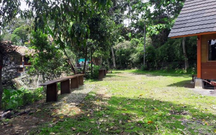 Rumah Kayu "Bunda" 2BR - 15 tamu - Lembah Nyiur
