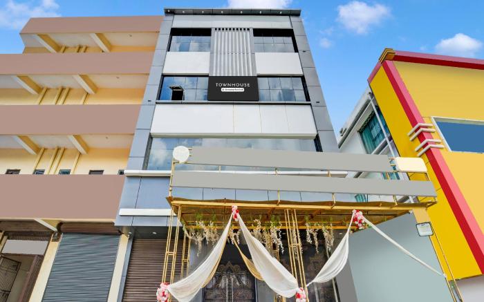 Super Townhouse Anisabad Near Mahavir Sansthan