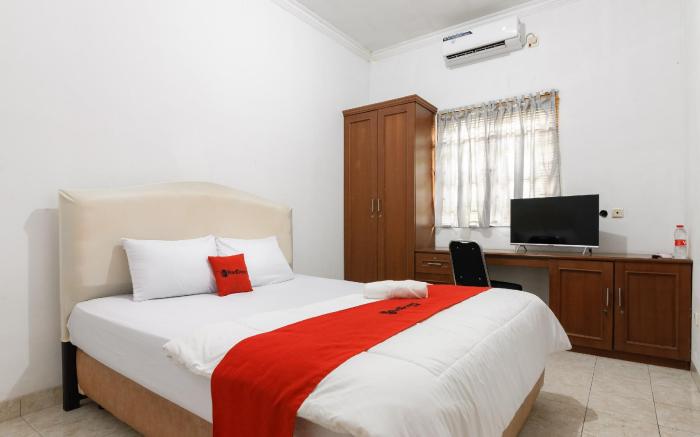 RedDoorz near Trans Studio Mall Cibubur