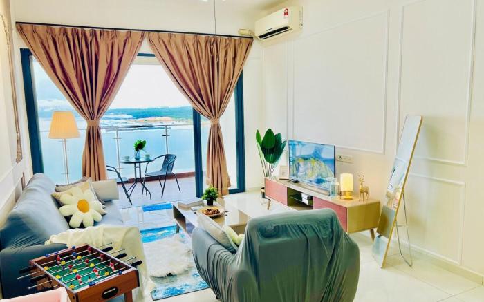 Bay Laurel 3 BR Seaview Paradise Coastal  8-12pax