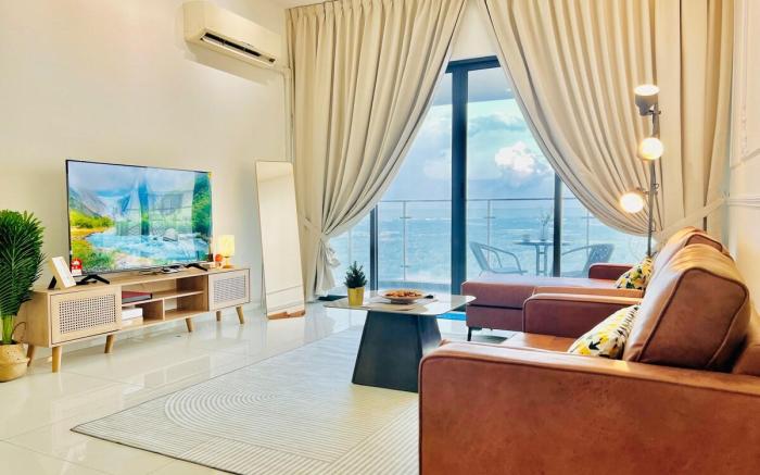 Royal Strand Seaview Grandeur @ 3BR Lv46 12-16pax