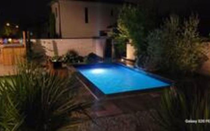 Escapade Royale à PAU - VILLA Privée 6 Pers. + Bébé, Spa, Braséro & Piscine