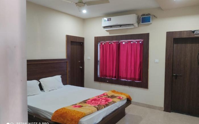 Sea Beach Side Hotel Goroomgo Sea Queen Puri with Premium Room
