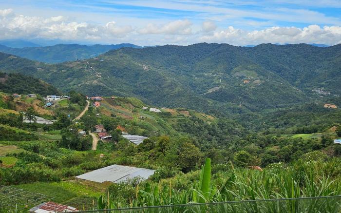 Sinar Akinabalu Valley couple gateway  