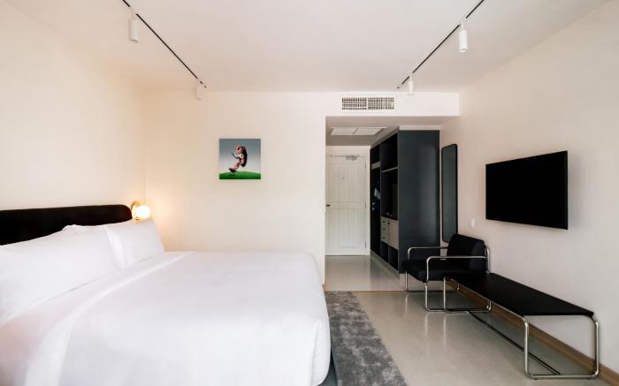 The StandardX Bangkok Phra Arthit