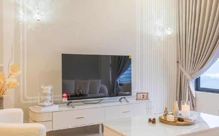 Pure White Home 8pax M Vertica MRT Infinity Pool
