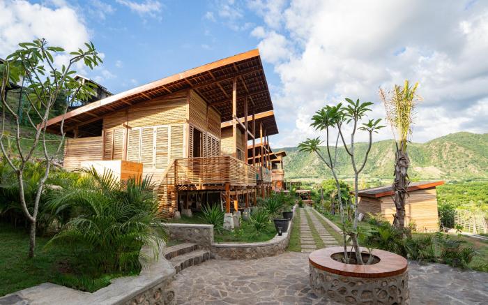Kertasari west sumbawa surf & stay Bukit Samudra 